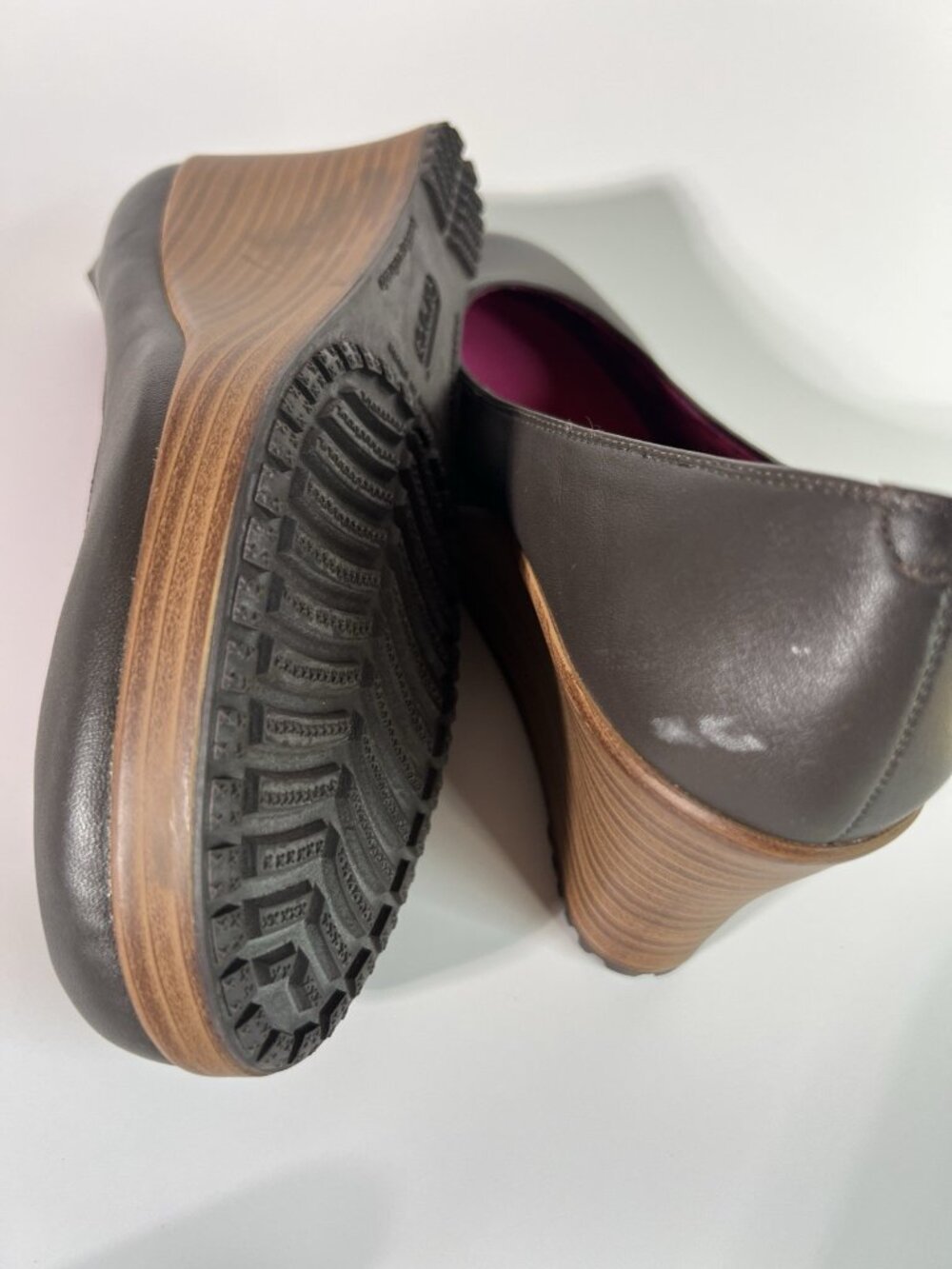 Crocs A-Leigh Espresso / Walnut Leather Closed Toe Wedge Pumps Women's Size 8 - Picture 14 of 14